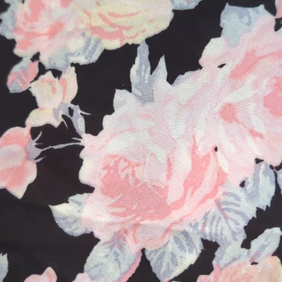 Flowy Floral Top - Picture 4 of 4